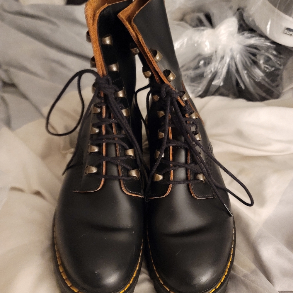 Dr Martens Leona Black Leather Women's Sz 8/39